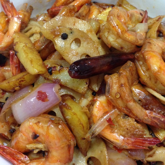 能瞬间引爆味蕾的【香辣干锅虾】