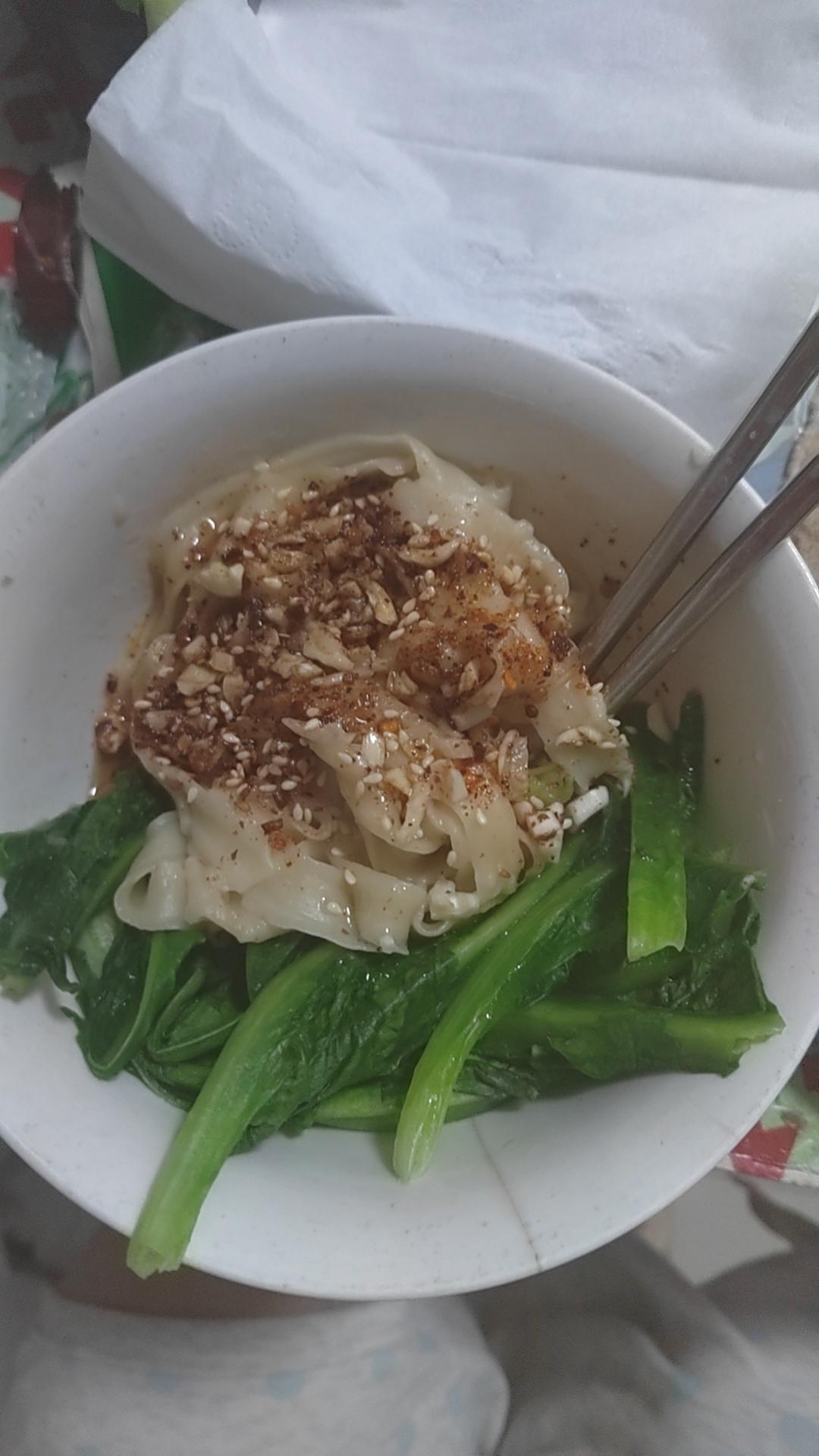十分钟就能吃上的超简单油泼面