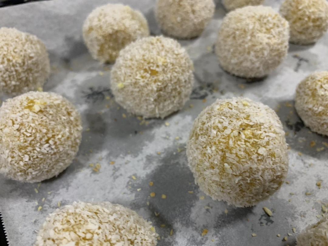 椰丝红薯燕麦球