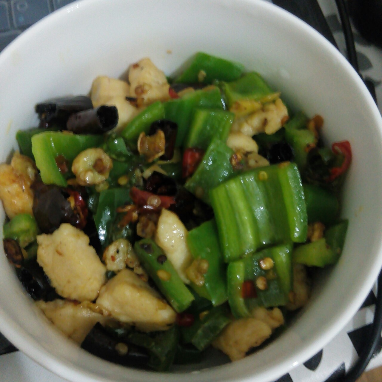 青椒辣子鸡丁