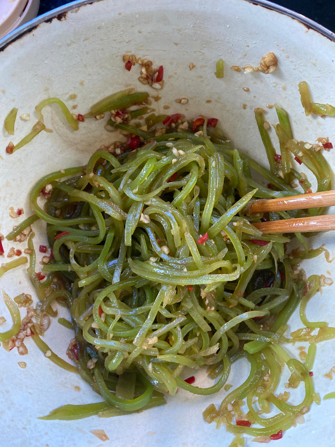 10分钟搞定的快手凉拌菜，清脆爽口的凉拌莴笋丝