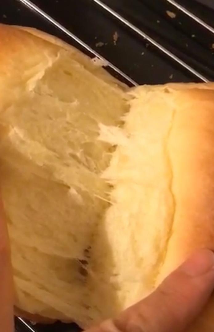 吐司，奶香手撕面包，超级香浓