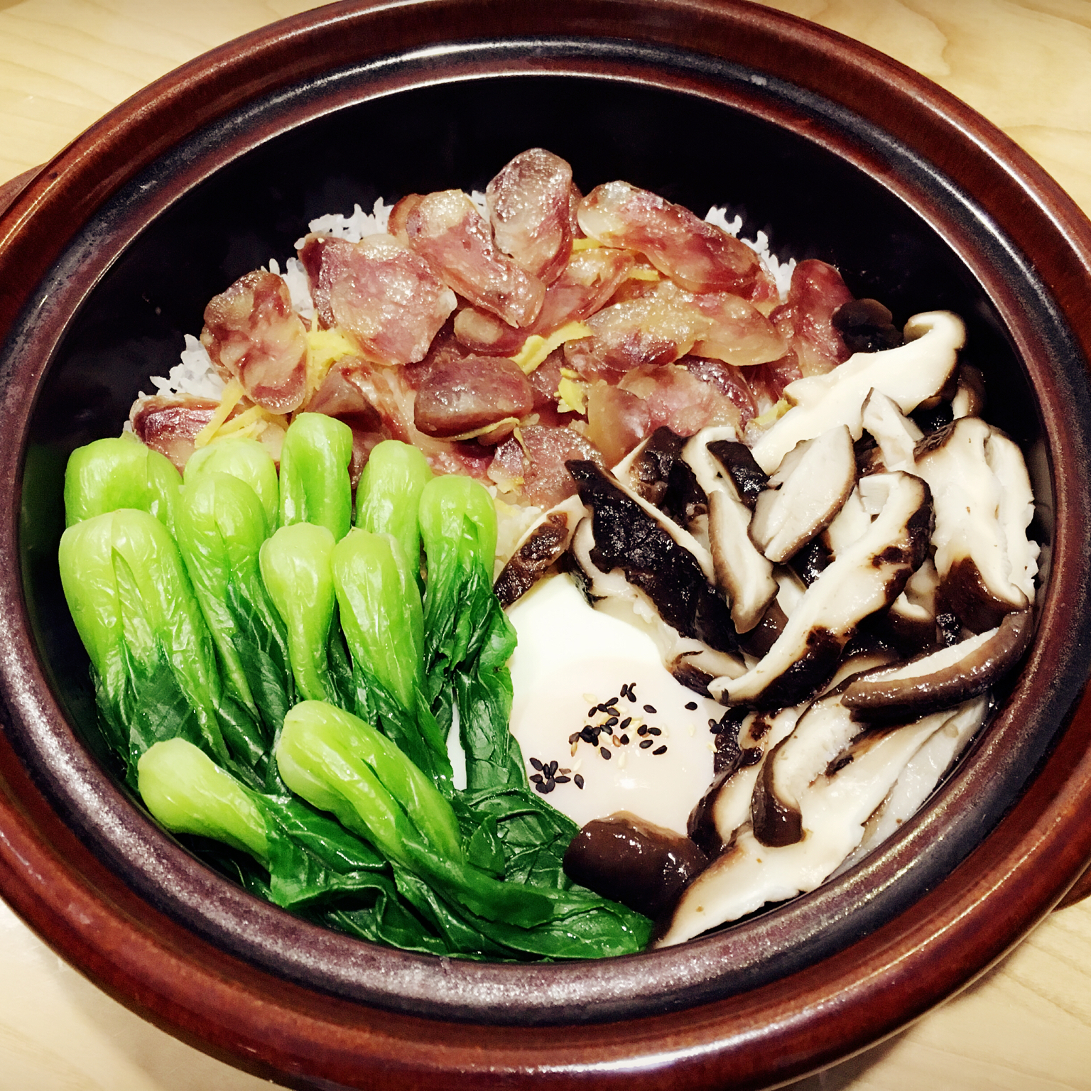 广式腊味煲仔饭