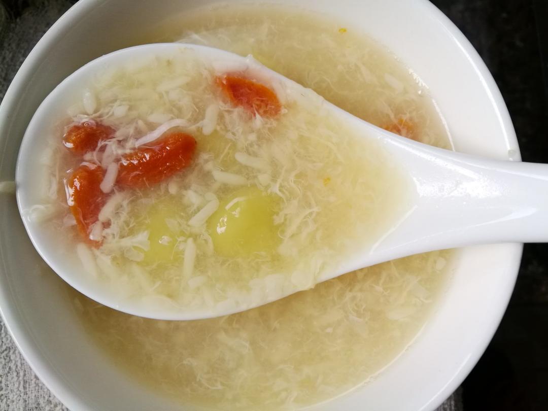 如何快速搓小汤圆且汤圆堆放在一起相互之间不粘连？