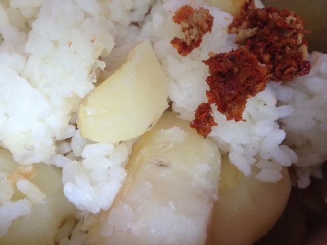 电饭锅版原味土豆蒸米饭的做法