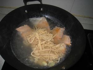 香菇三文鱼骨豆皮汤的做法 步骤6