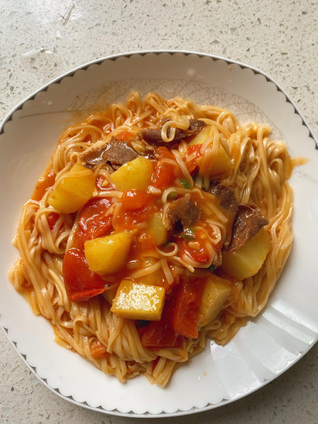 好吃到舔碗底番茄土豆肥牛焖面❗️十分钟快手