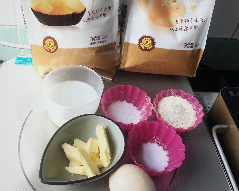 纯奶手撕吐司的做法 步骤1