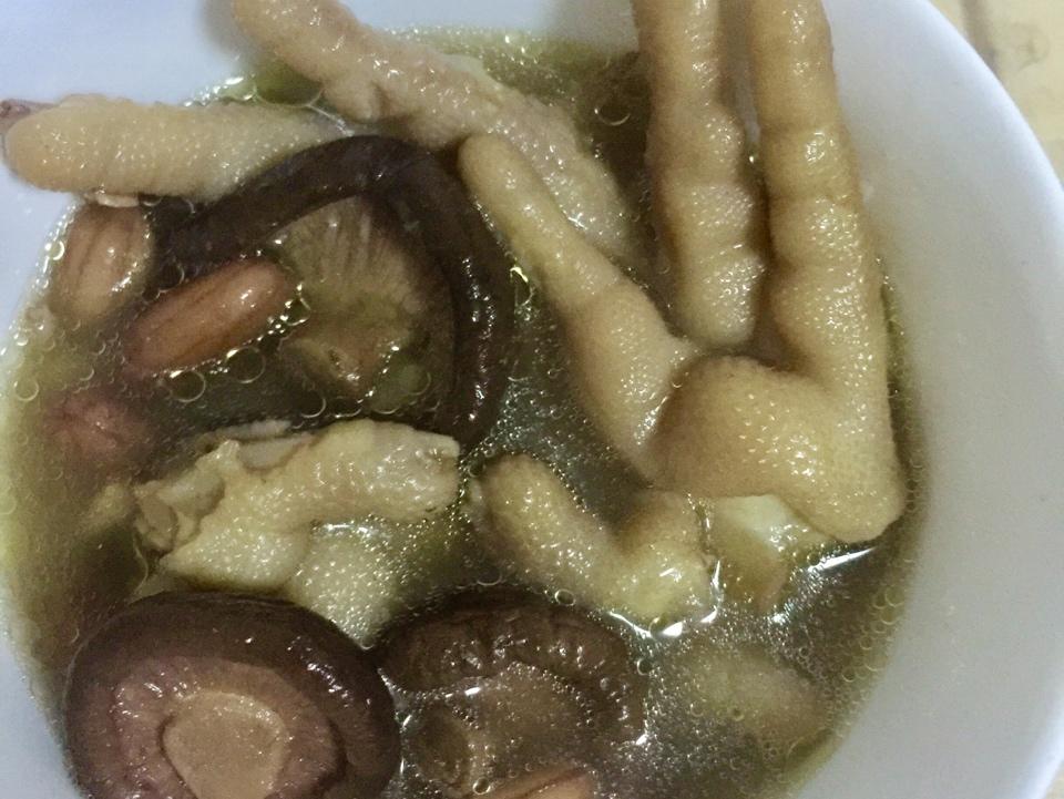 香菇鸡脚靓汤