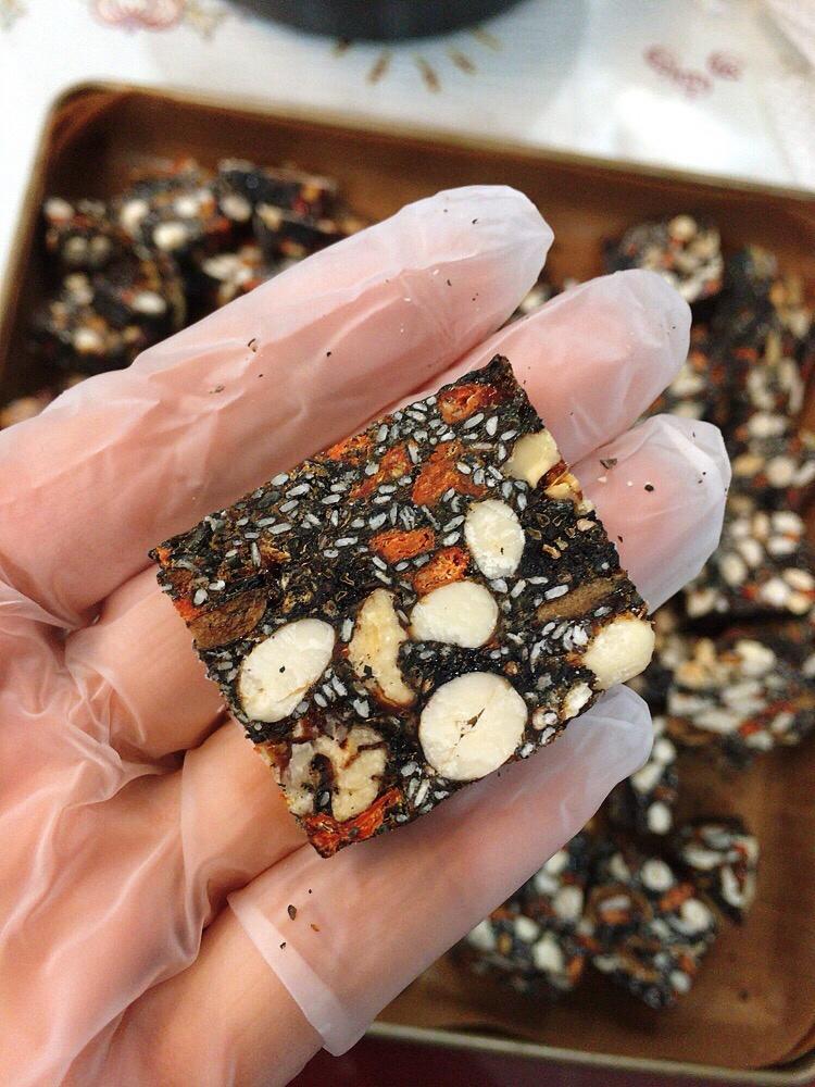 养生红枣芝麻膏