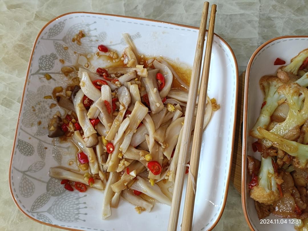 比肉还好吃的【手撕凉拌杏鲍菇】，上桌扫光光