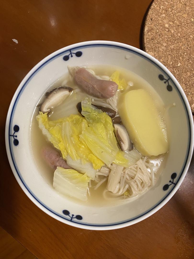 【白菜肉丝年糕汤】