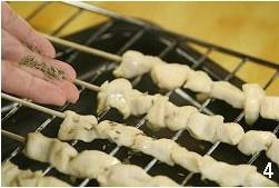 新疆烤鸡肉串的做法 步骤4