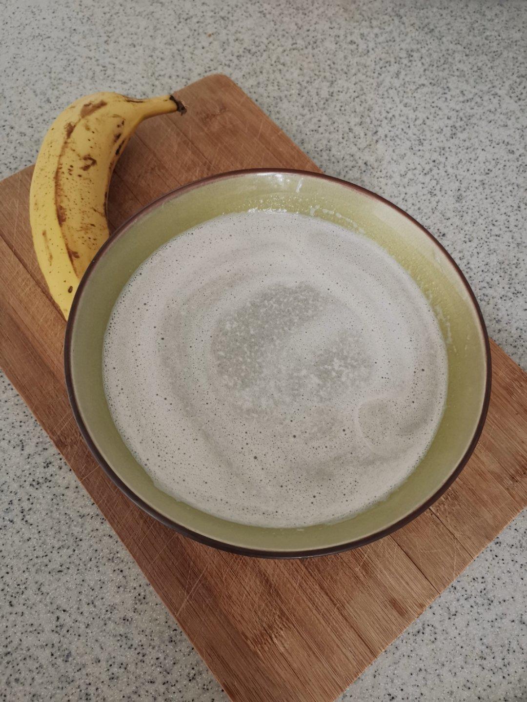 香蕉麦片黑芝麻奶昔