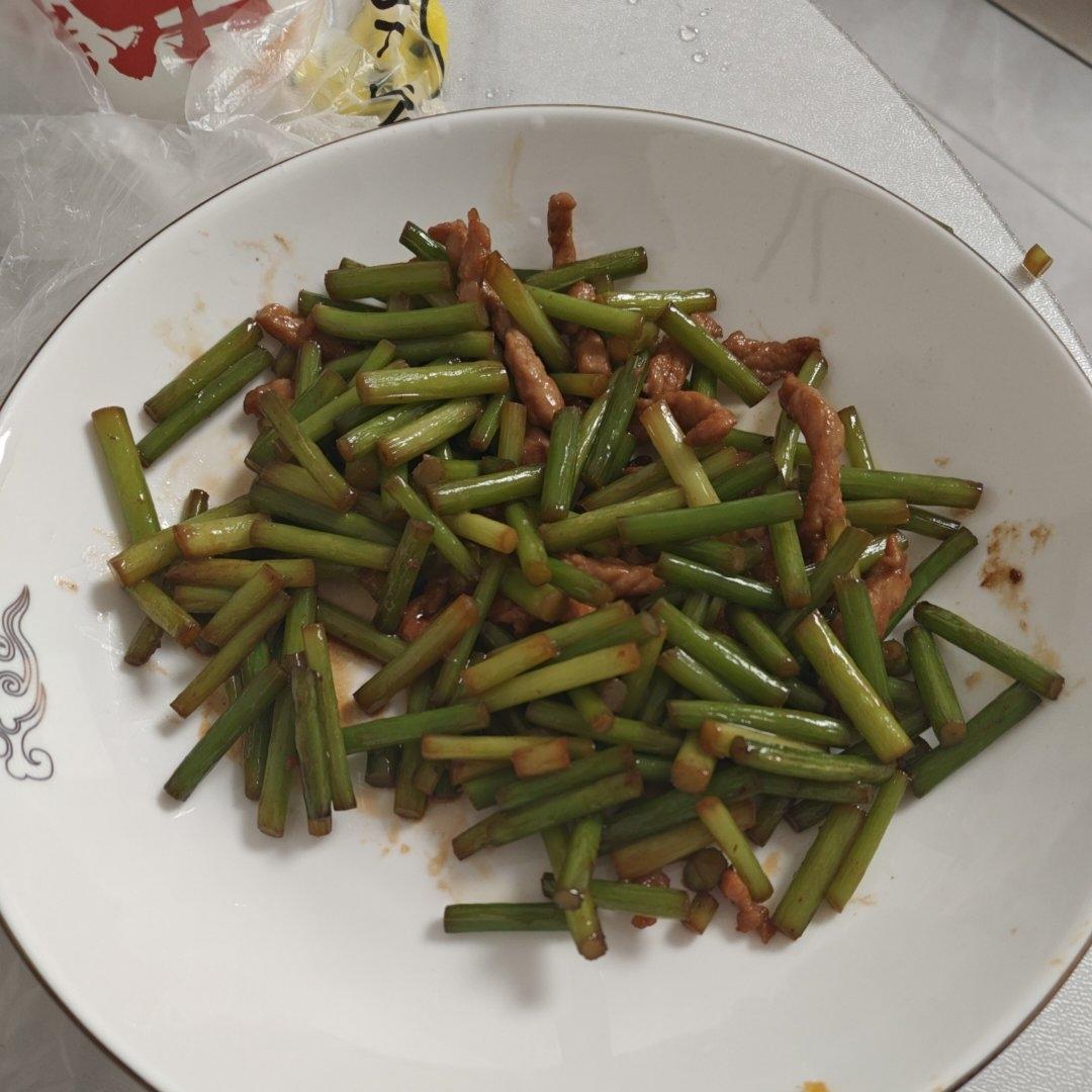 简单易做的下饭菜－蒜苔炒肉