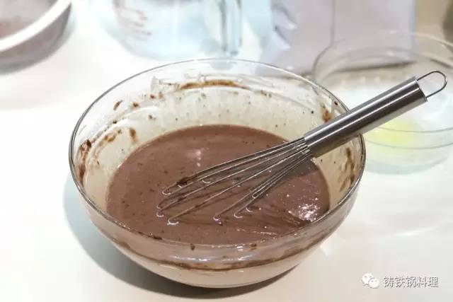 【柳宗理/lodge/le creuset铸铁平底锅】巧克力荷兰松饼 Chocolate Dutch Baby Pancake的做法 步骤4