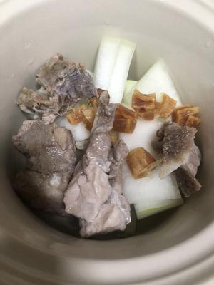 消暑瑶柱冬瓜排骨汤的做法 步骤4