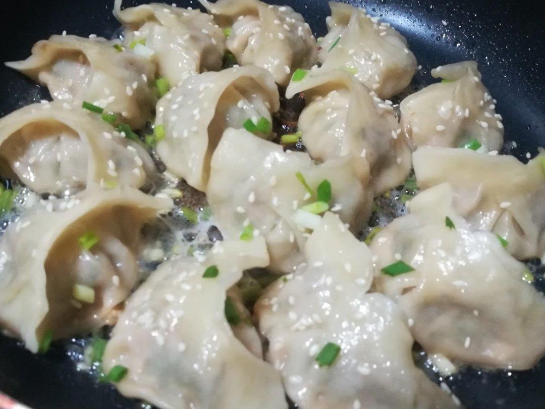 【三鲜水煎饺】