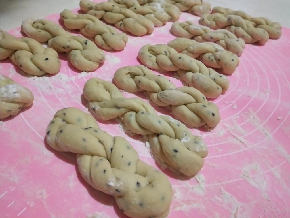 蜂蜜奶香软麻花(超级柔软)的做法 步骤6