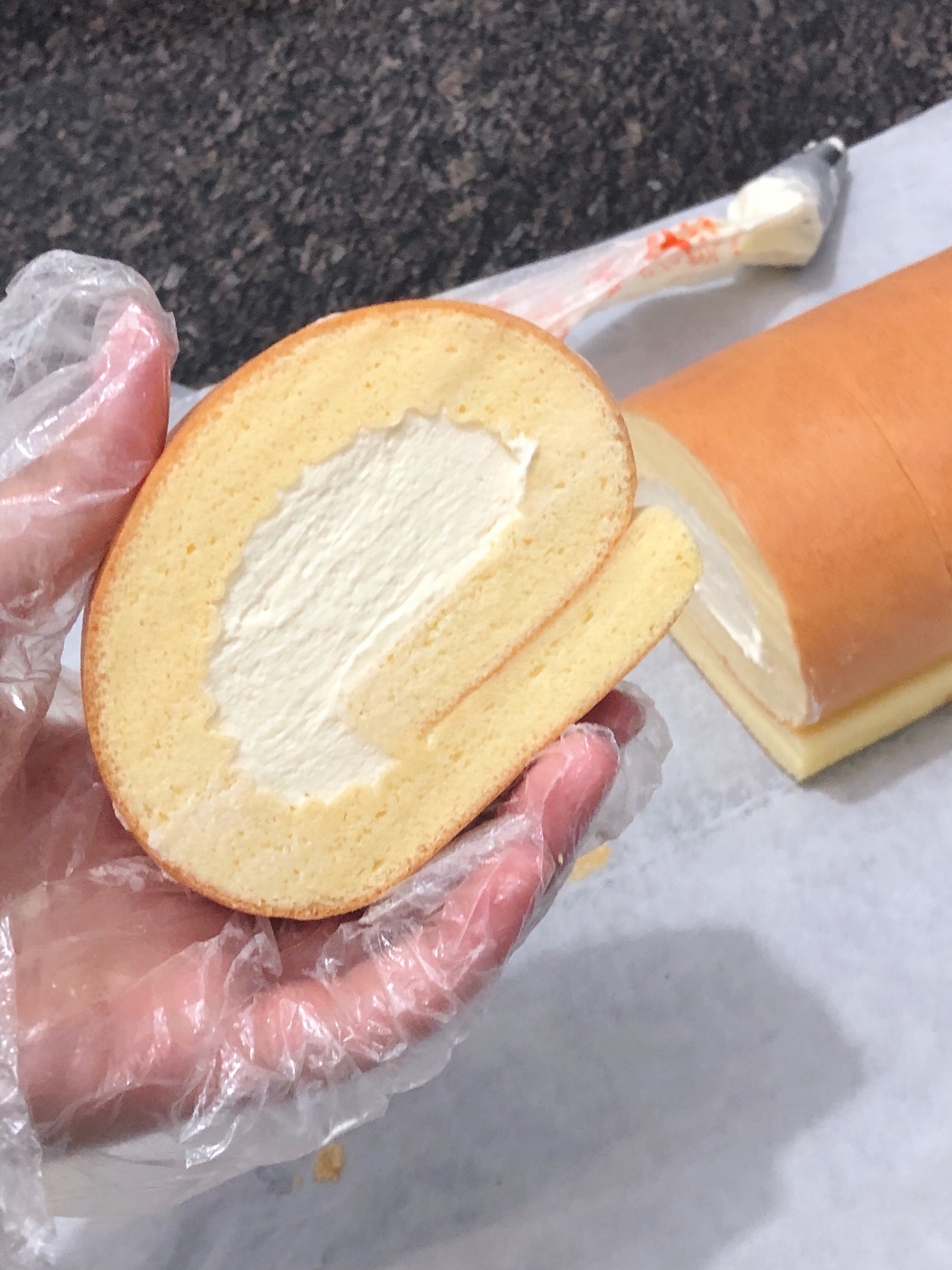 超详细的瑞士卷奶油蛋糕卷原味蛋糕卷的制作方法 饱满不掉皮不开裂（附模具换算方法）的做法 步骤27