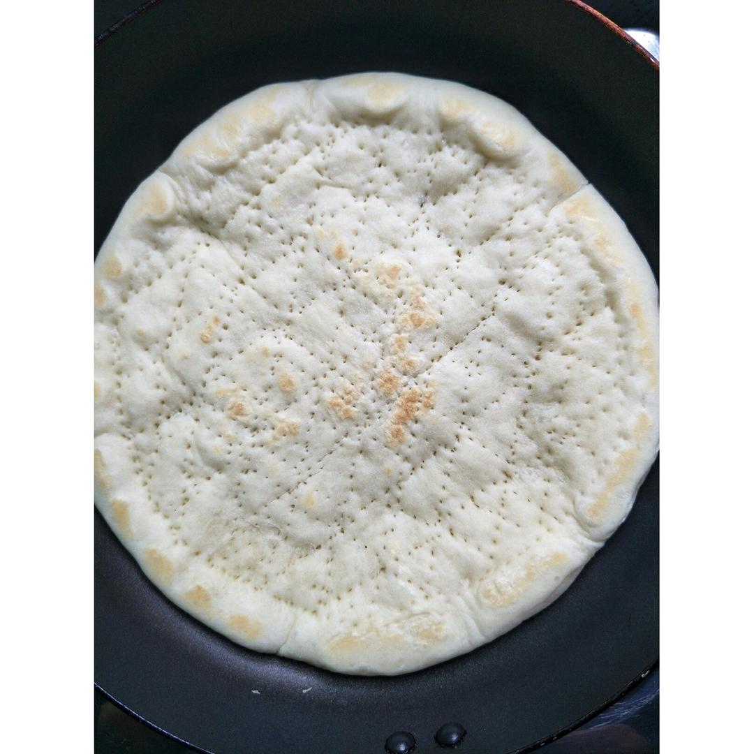 不用烤箱也能做披萨～海陆空四拼平底锅披萨