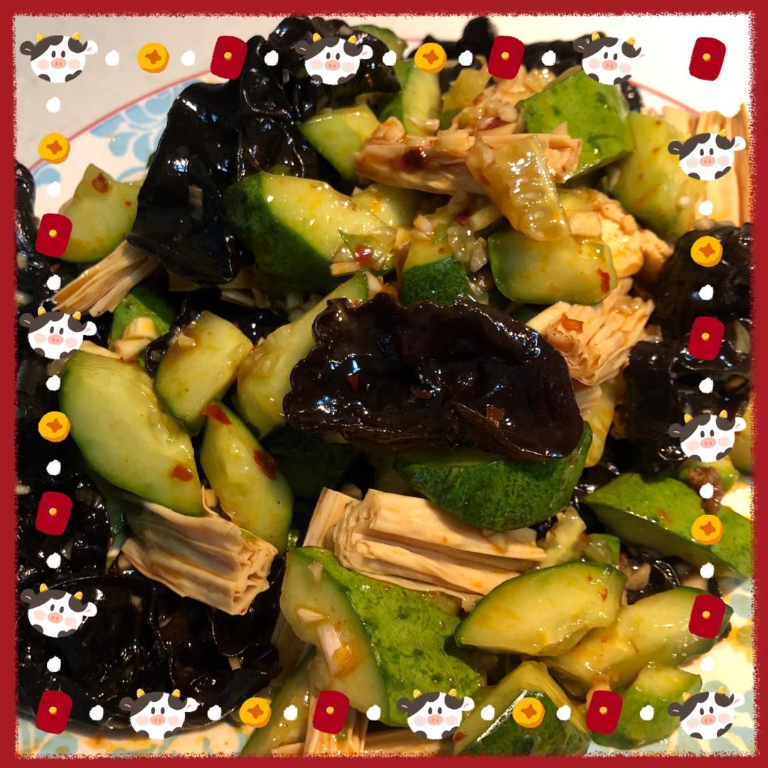 上桌就秒光的爽口凉菜～黄瓜拌腐竹