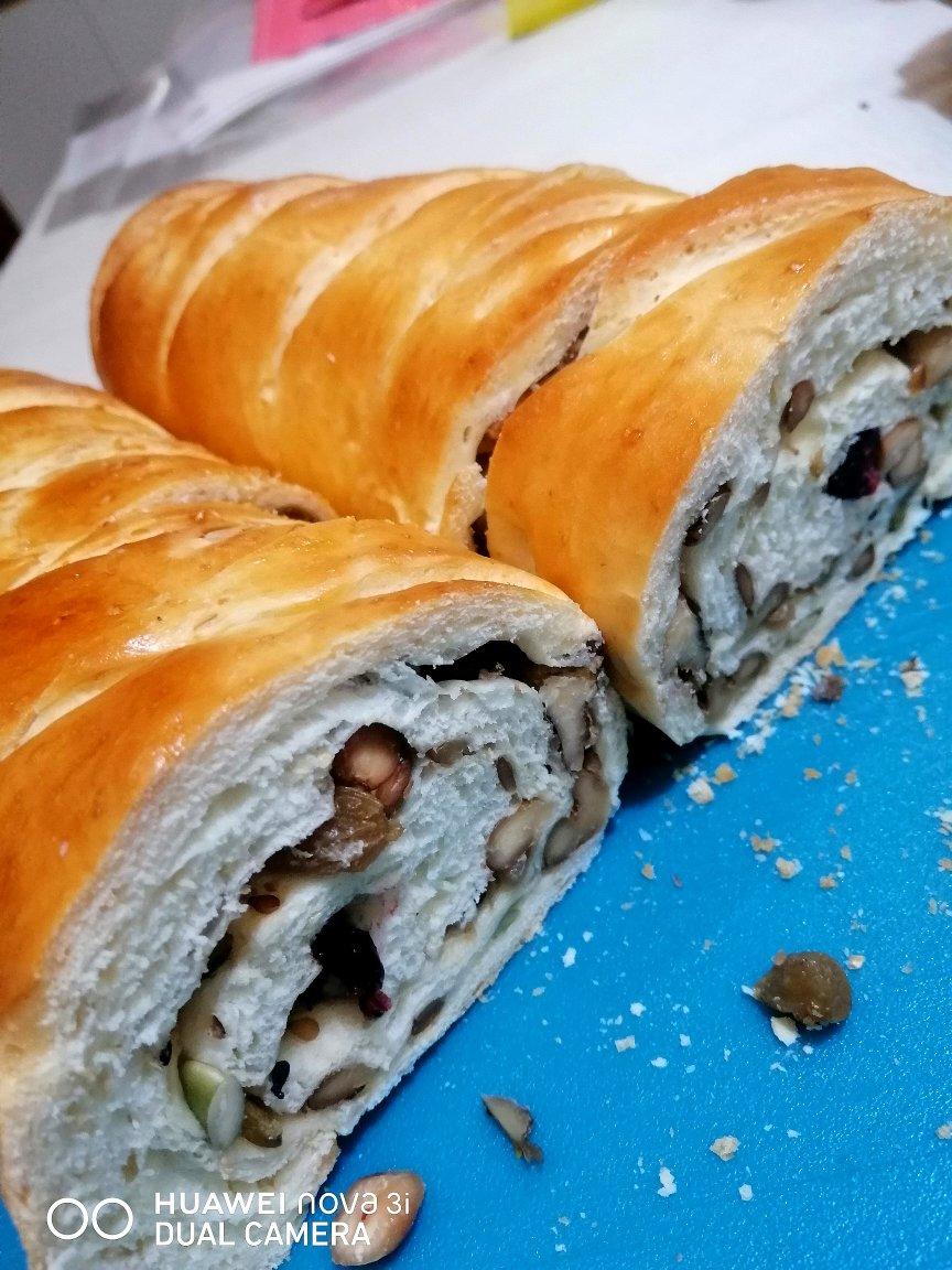 新疆果仁大列巴