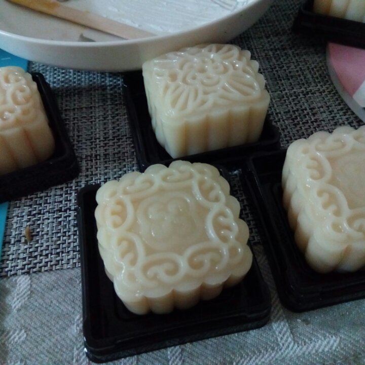 芒果芝士冰皮月饼