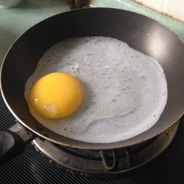 煎鹅蛋的做法