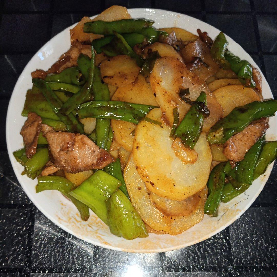 青椒土豆片炒肉