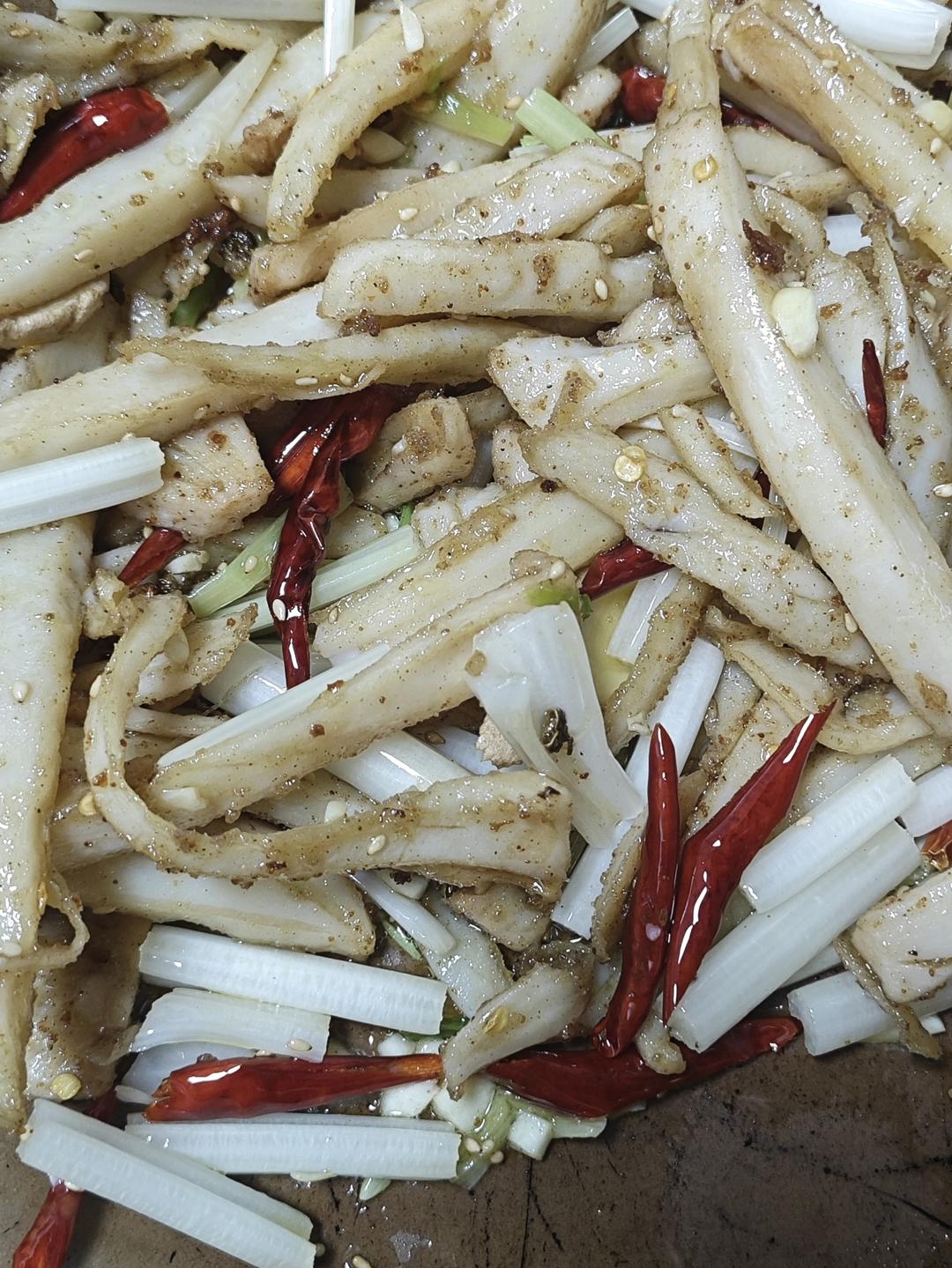 没有一节藕能活着走出湖北——湖北名菜麻辣鲜香的【干煸藕丝】【家常菜系列10】