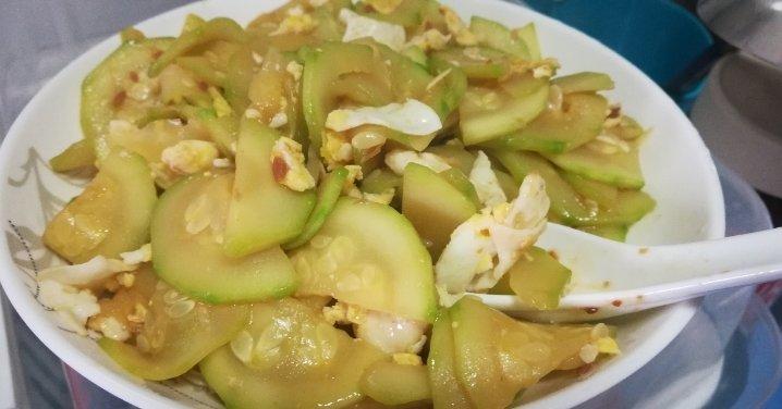 西葫芦瓜炒鸡蛋（茭瓜炒鸡蛋）