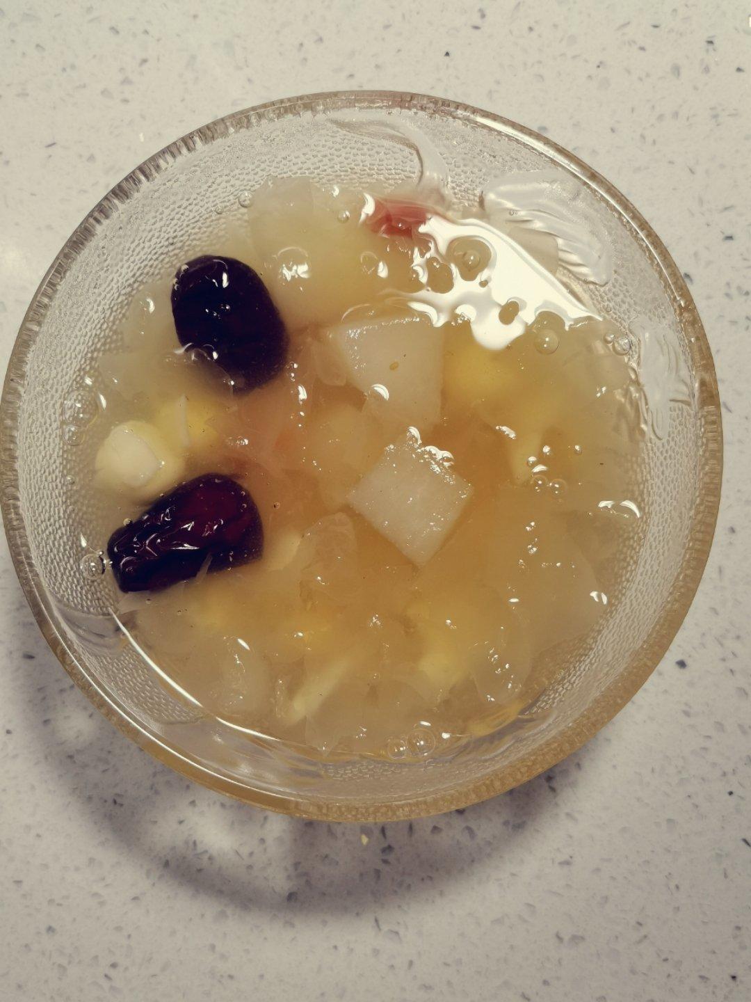 雪梨银耳红枣汤