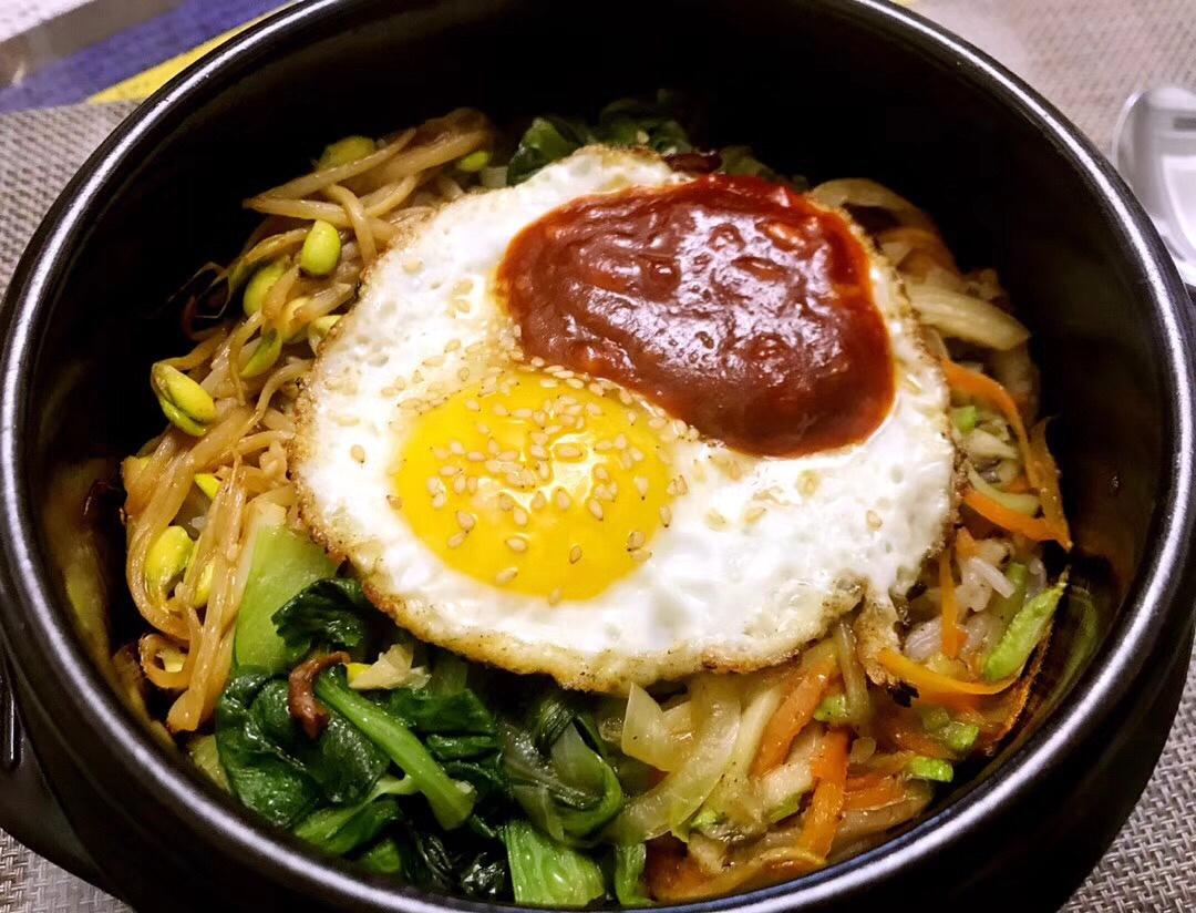 y熊非猫y做的石锅拌饭