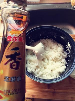 紫菜包饭(韩式烤肉紫菜包饭，金枪鱼紫菜包饭)的做法 步骤5