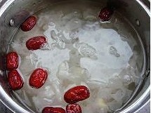 苹果银耳红枣汤的做法 步骤3
