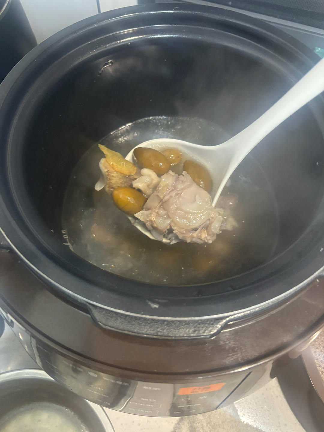 简单的清润回甘青橄榄骨头汤