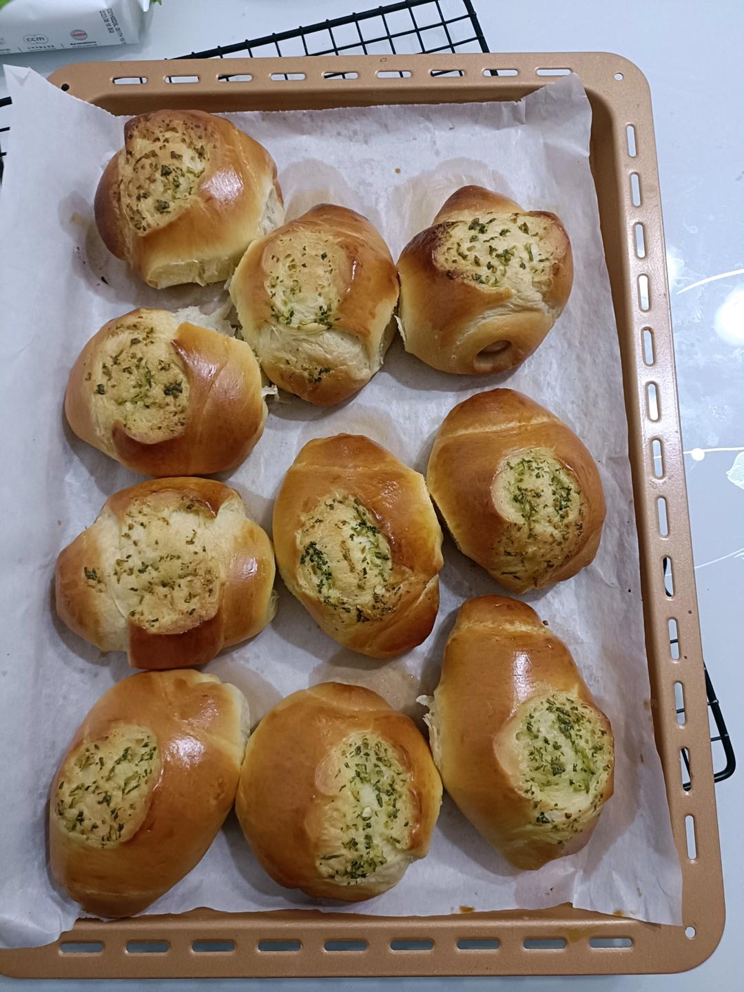 蒜香肠仔包