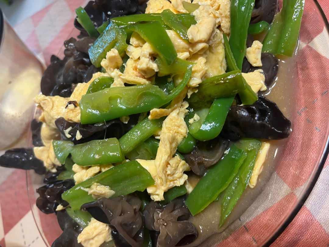 黑木耳青椒炒鸡蛋（营养又下饭）