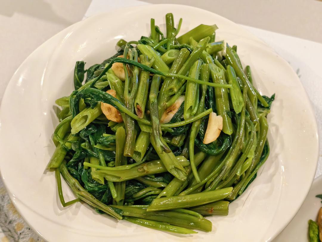 厨师长教你：“蒜爆空心菜”的家常做法，蒜香浓郁，口感爽脆
