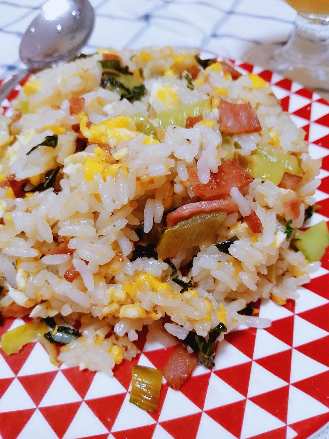 家常炒饭（简单又不平凡的味道）