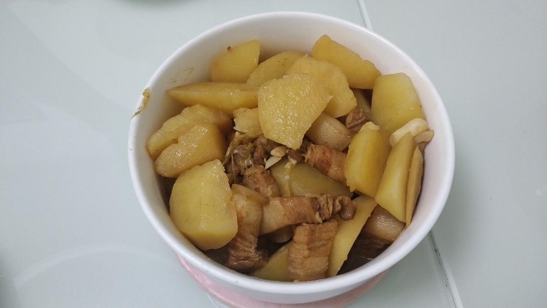 红烧肉炖土豆（丝毫不腻）