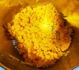 咸蛋黄流心绿豆糕的做法 步骤4