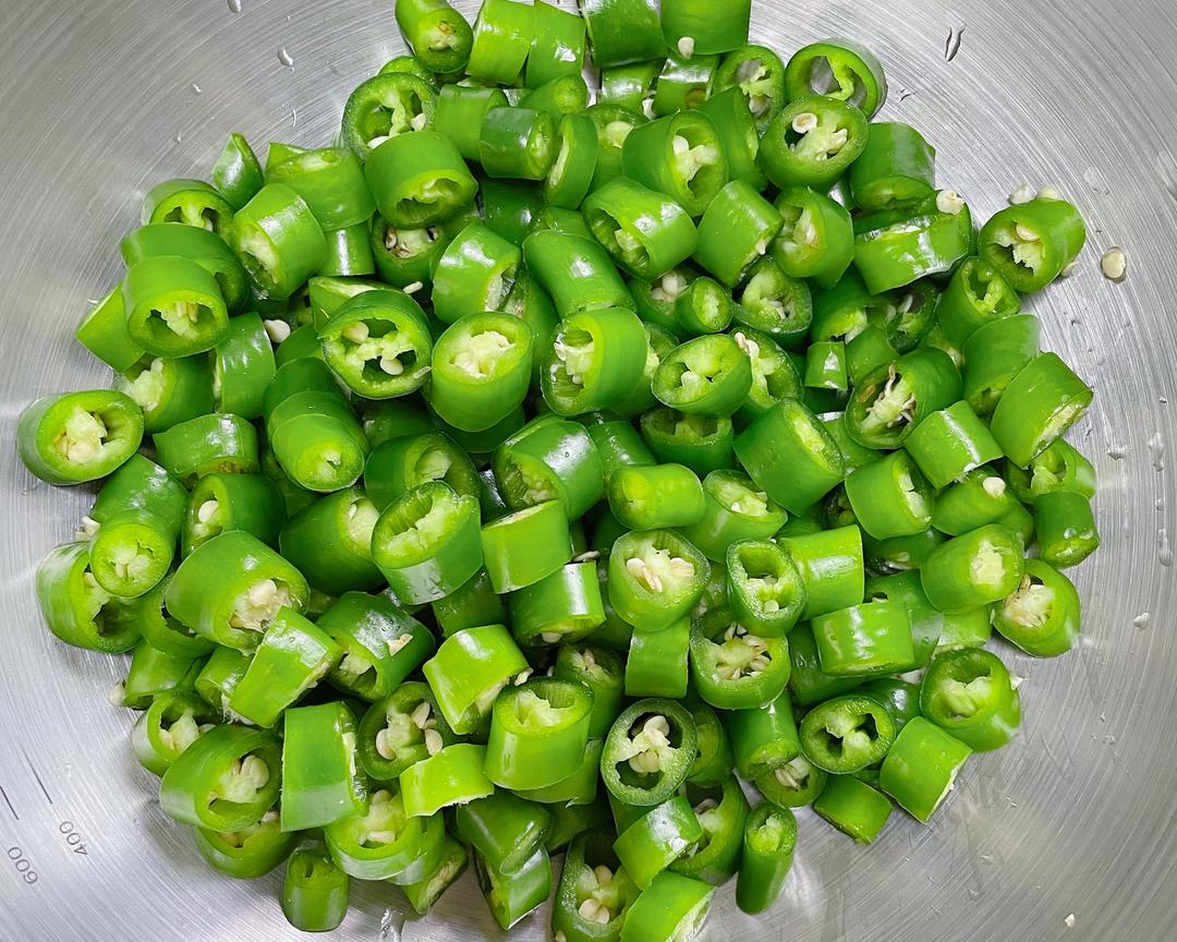 超好吃的面炕辣椒的做法 步骤1