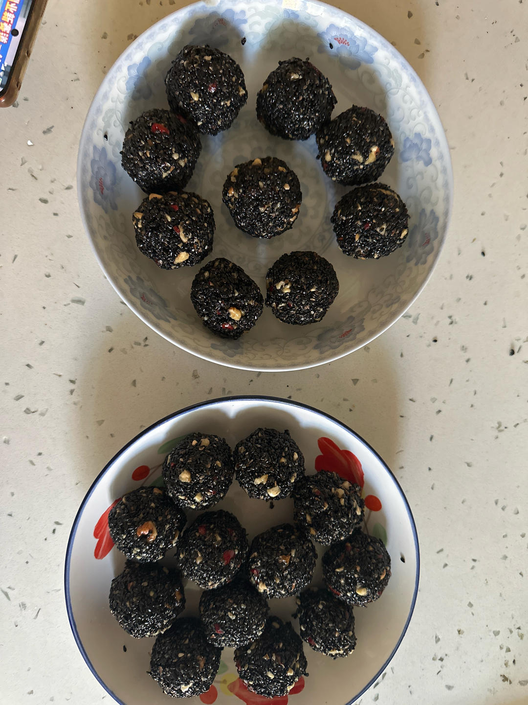 过年小零食：核桃红枣蜂蜜芝麻丸