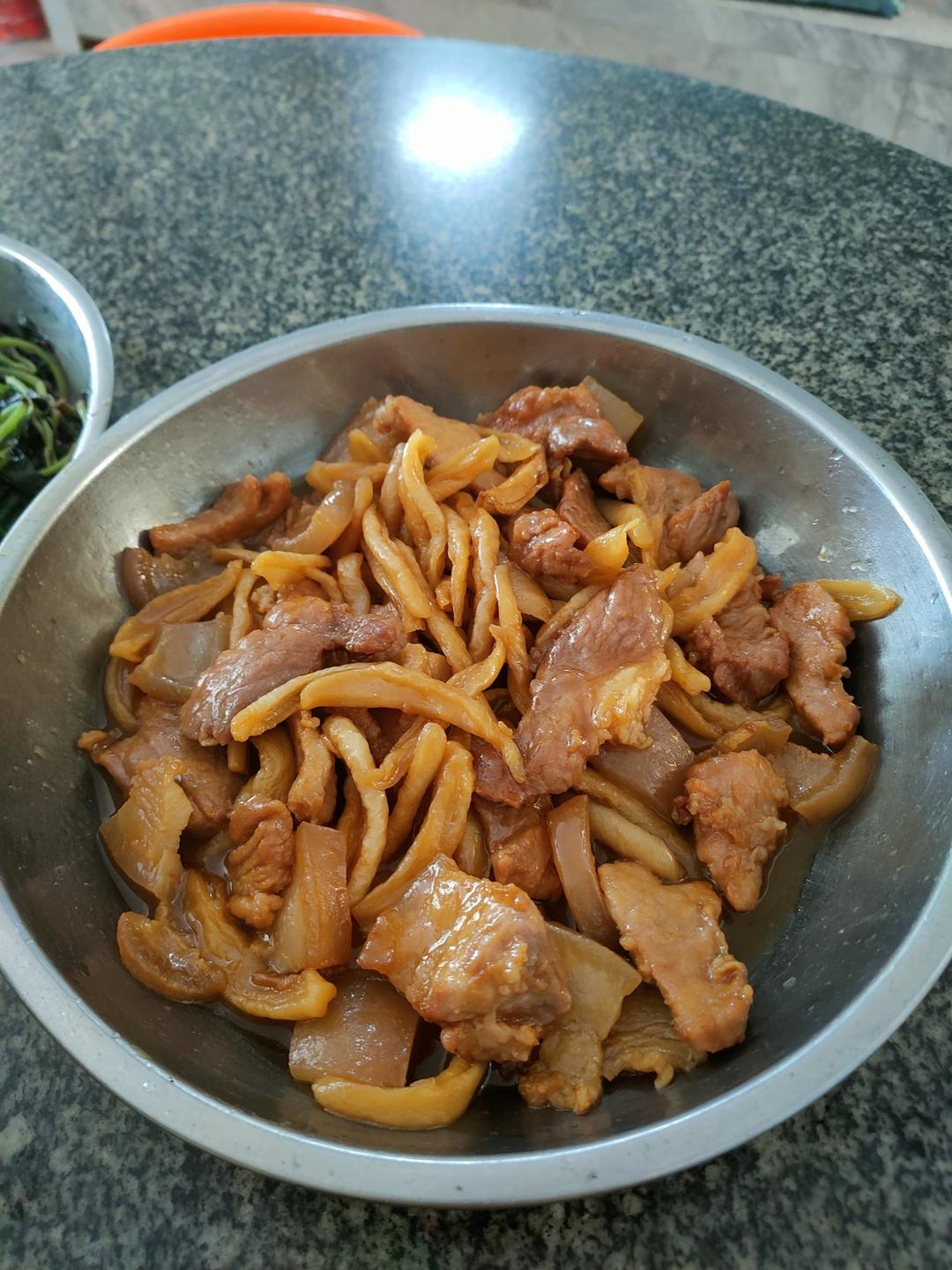 萝卜干炒腊肉（湘菜）新增腊肉快速去咸的方法