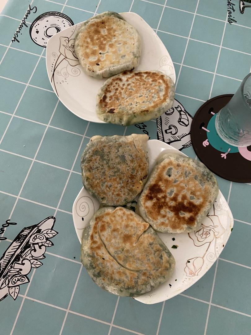 吹弹可破的韭菜盒子