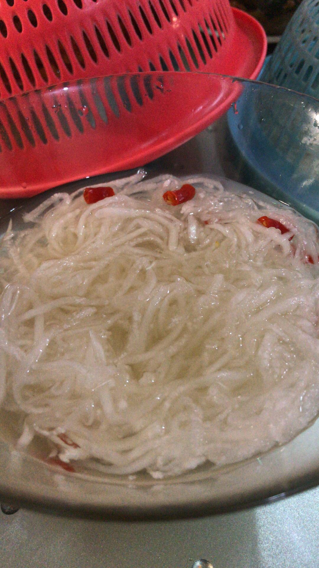酸辣萝卜丝（开胃小菜）