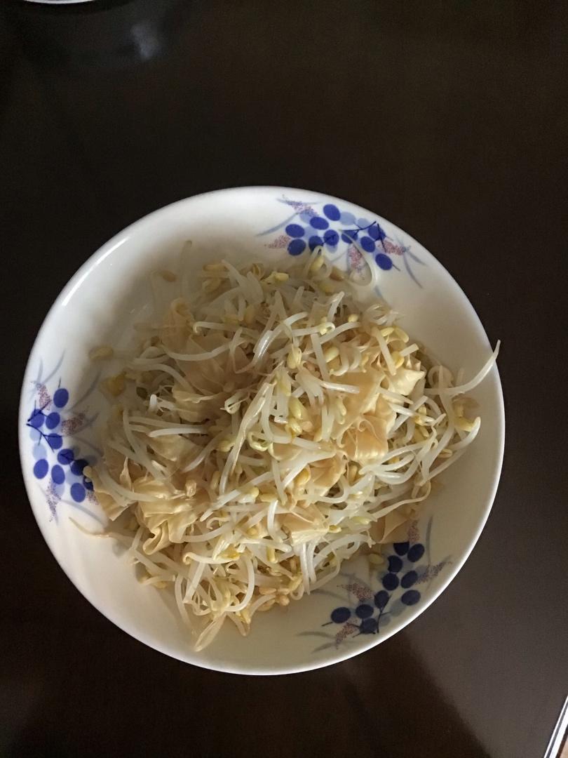 厨师长教你：“炝炒绿豆芽”的家常做法，味道非常赞