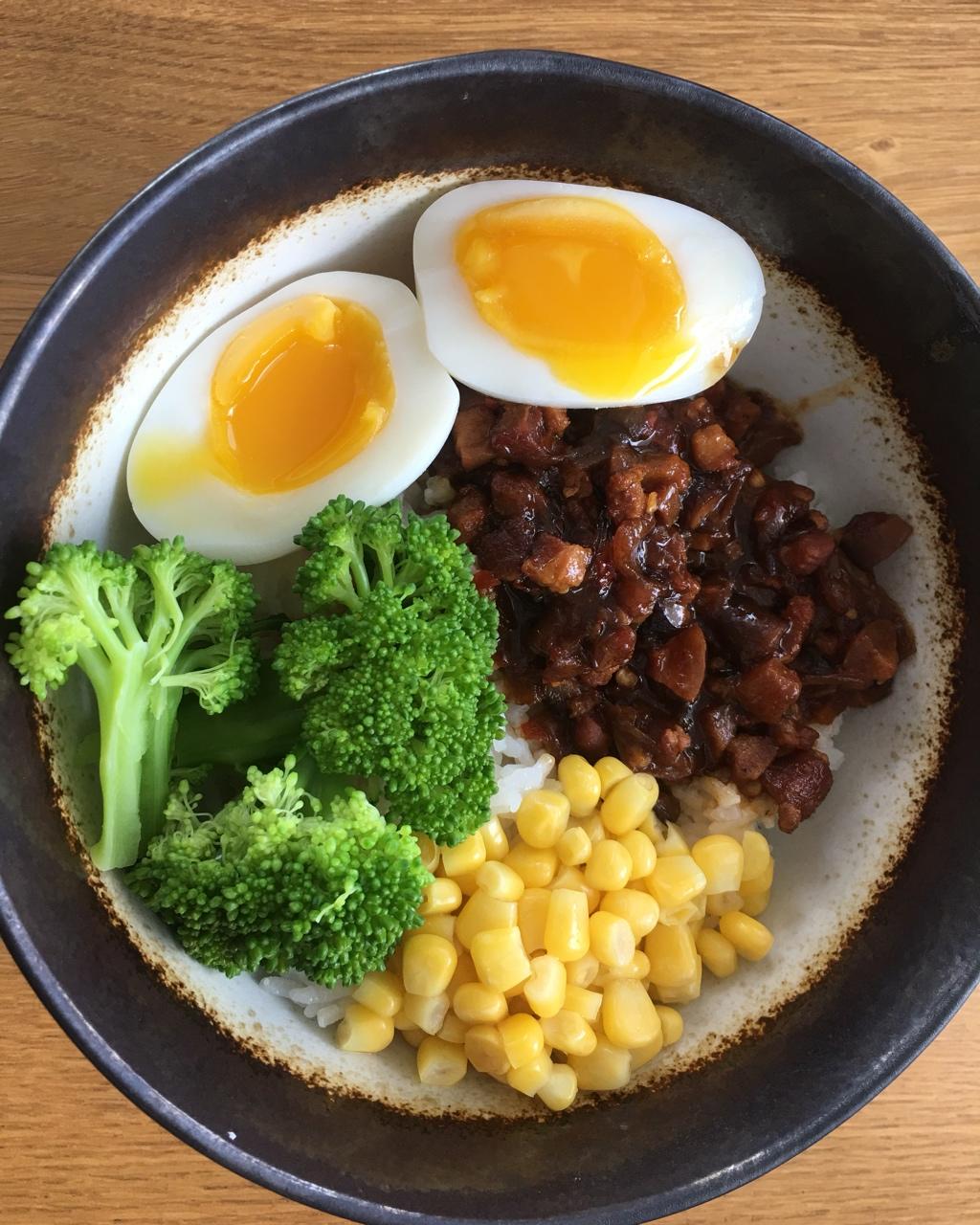 洋葱酥卤肉饭